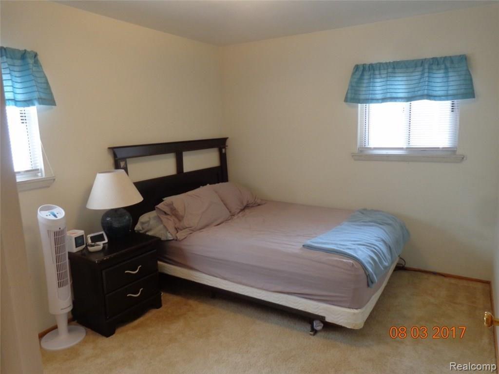 19362 Rensellor Street Livonia, MI 48152 - Photo 26 of 33 DSC03459 (1280x960).jpg