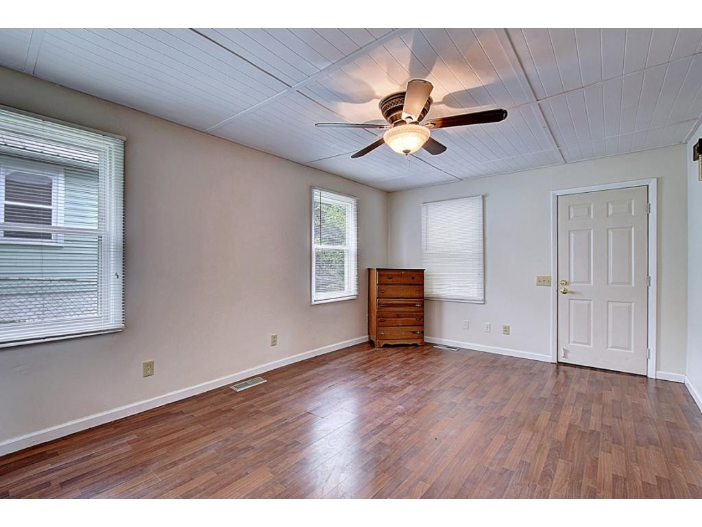 1708 Reedy Creek Road Kingsport, TN 37664 - Photo 5 of 19 Living Room
