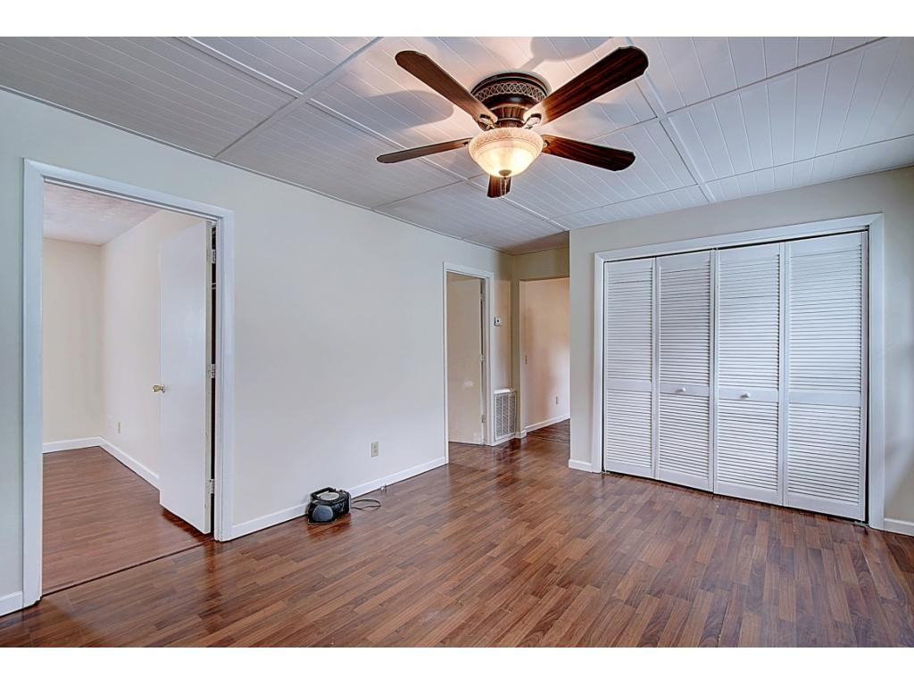 1708 Reedy Creek Road Kingsport, TN 37664 - Photo 7 of 19 Living Room