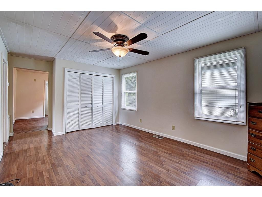 1708 Reedy Creek Road Kingsport, TN 37664 - Photo 8 of 19 Living Room