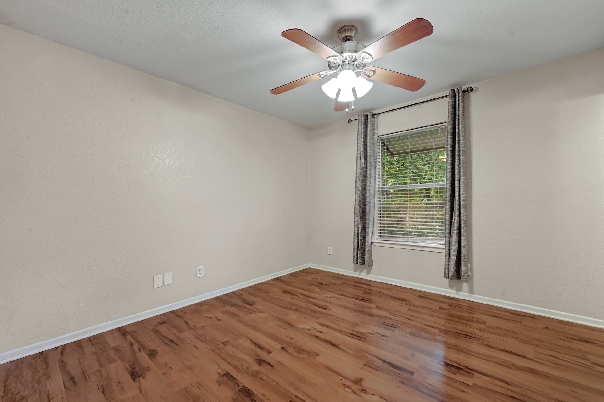 3204 Menchaca Road, Unit 615 Austin, TX 78704 - Photo 11 of 20 Primary bedroom