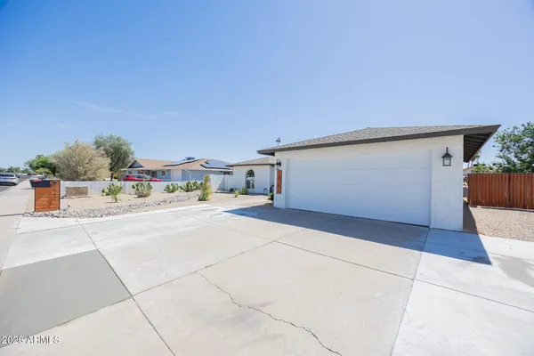 $2,195 | 10251 North 53rd Avenue, Glendale, AZ 85302