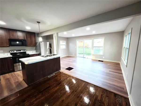 $249,900 | 2748 Fairleigh Terrace, St. Joseph, MO 64506
