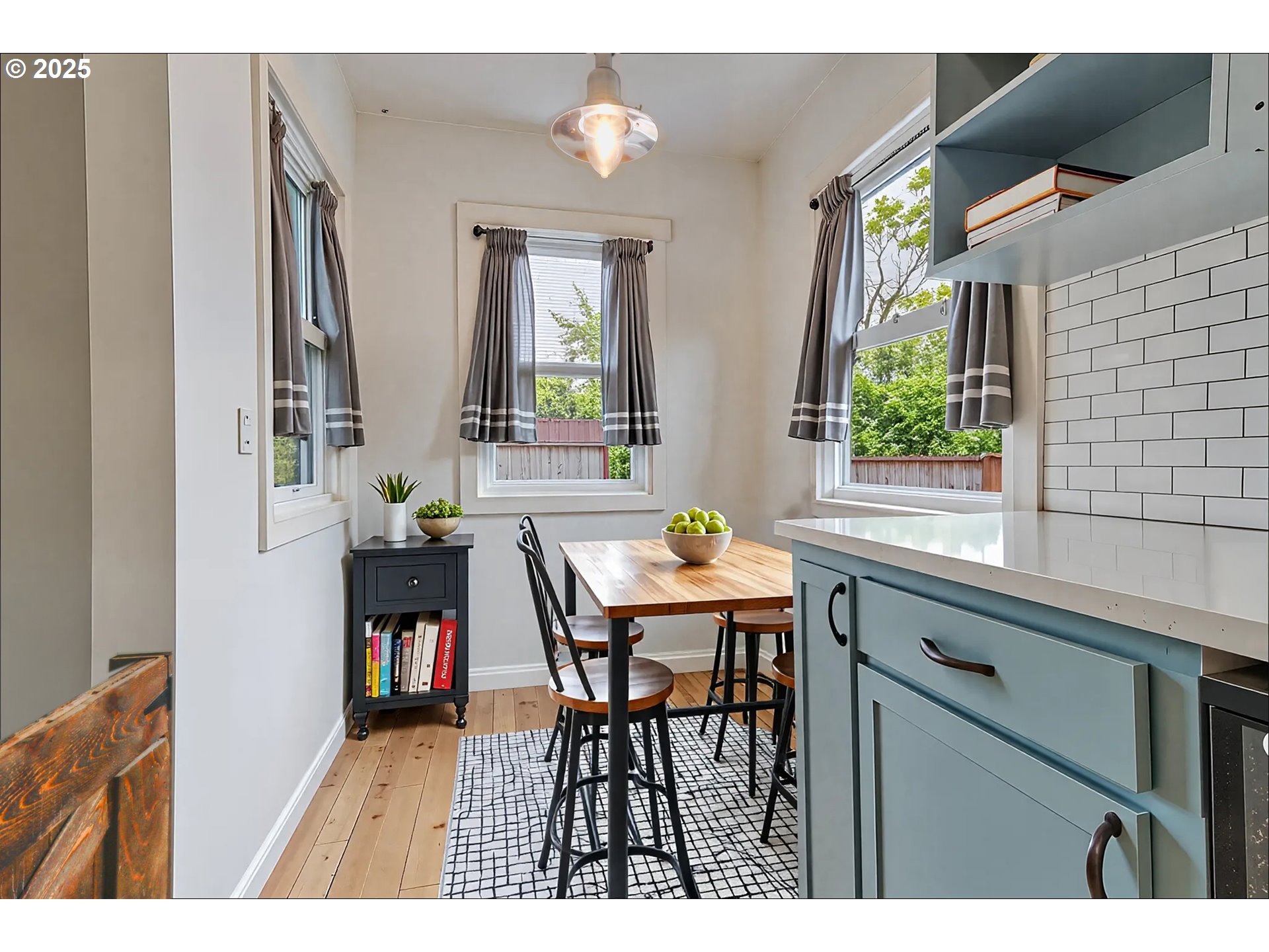 8046 Southwest Capitol Hill Road Portland, OR 97219 - Photo 12 of 42