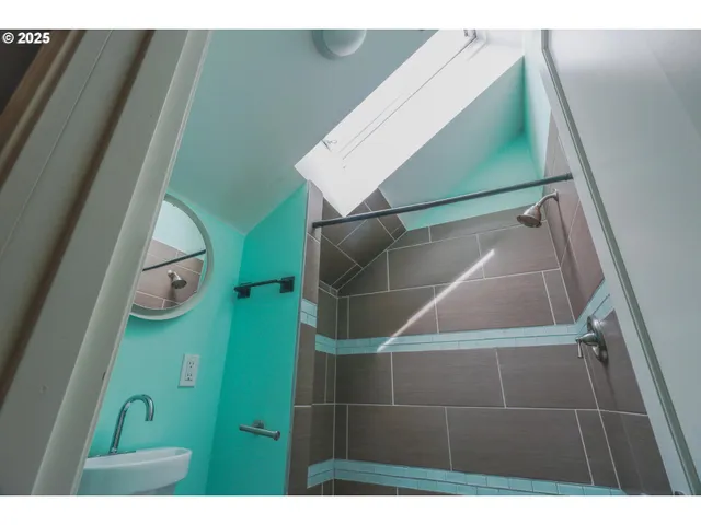 $484,900 | 8046 Southwest Capitol Hill Road, Portland, OR 97219