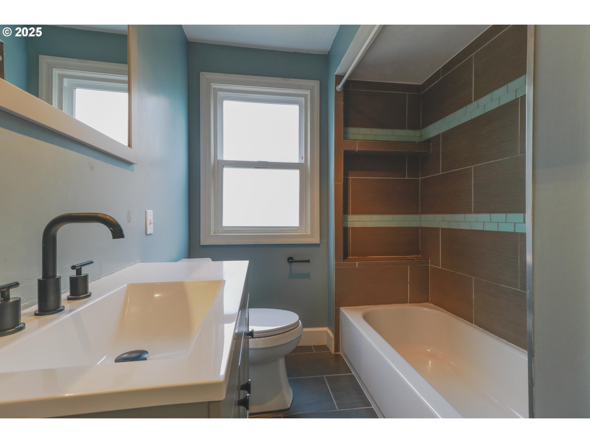 8046 Southwest Capitol Hill Road Portland, OR 97219 - Photo 20 of 42