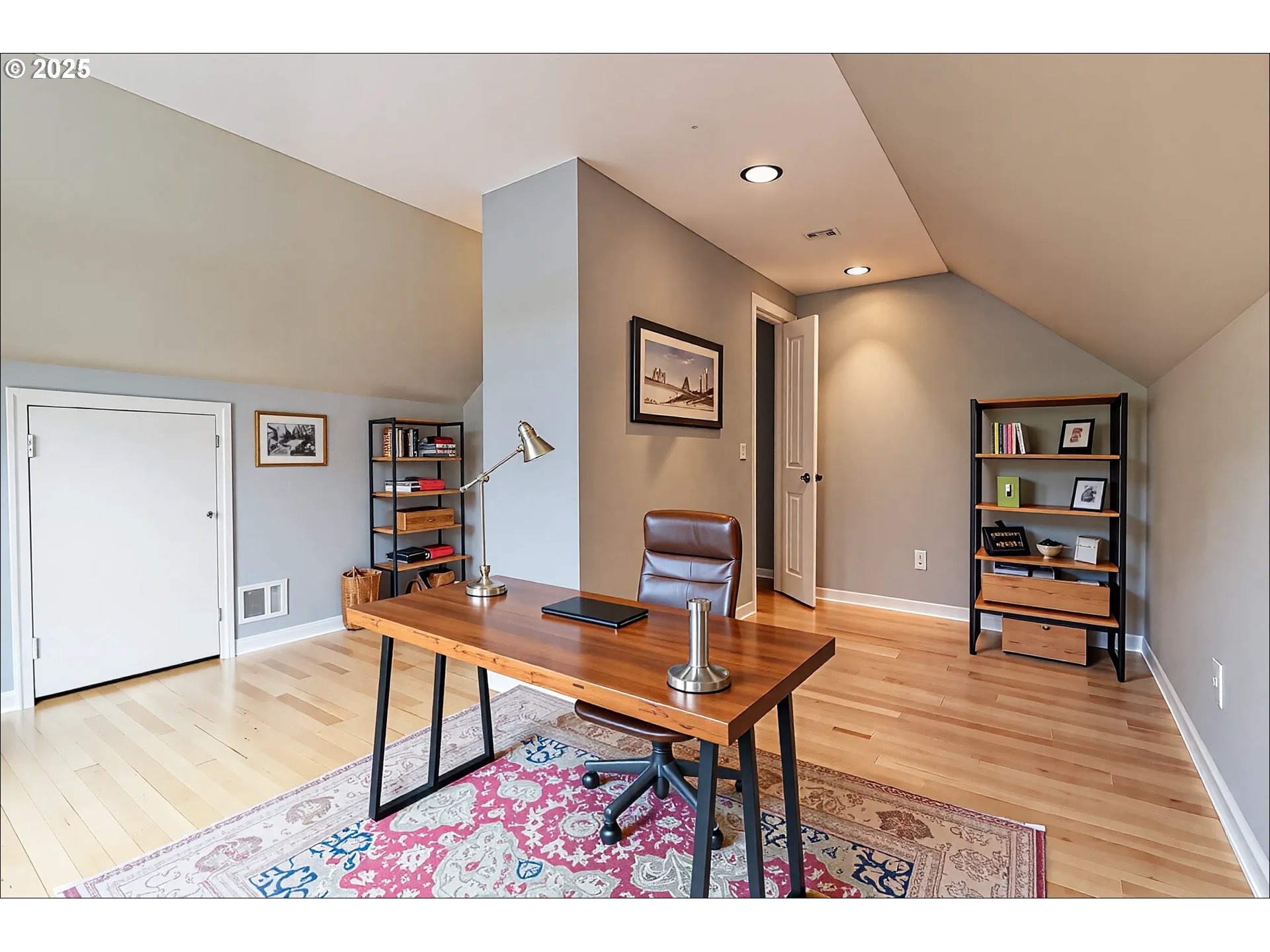 8046 Southwest Capitol Hill Road Portland, OR 97219 - Photo 21 of 42