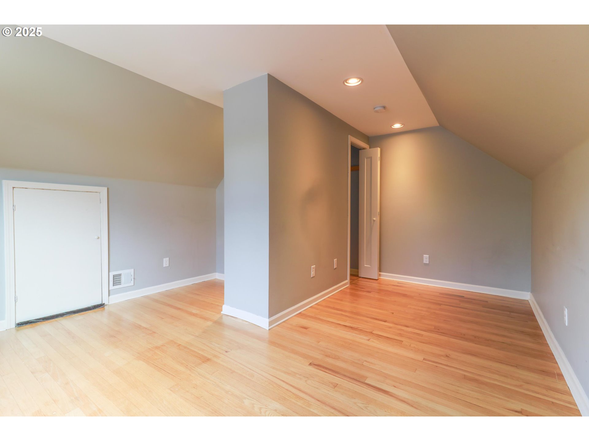 8046 Southwest Capitol Hill Road Portland, OR 97219 - Photo 23 of 42