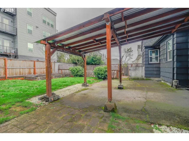 $484,900 | 8046 Southwest Capitol Hill Road, Portland, OR 97219