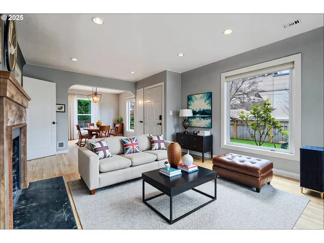 $484,900 | 8046 Southwest Capitol Hill Road, Portland, OR 97219