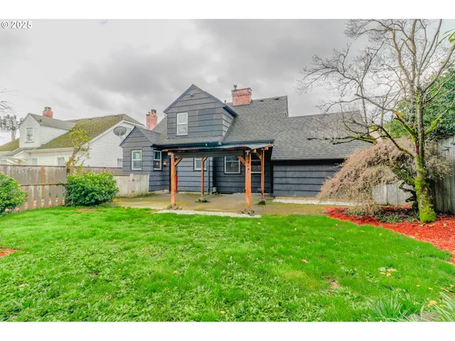 $484,900 | 8046 Southwest Capitol Hill Road, Portland, OR 97219