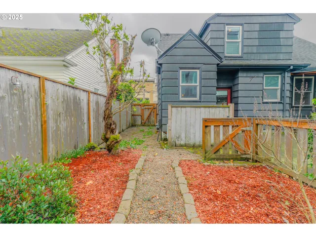 $484,900 | 8046 Southwest Capitol Hill Road, Portland, OR 97219