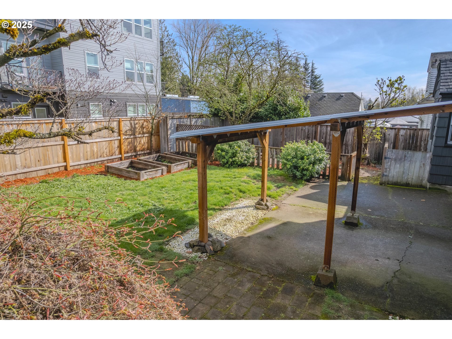 8046 Southwest Capitol Hill Road Portland, OR 97219 - Photo 37 of 42