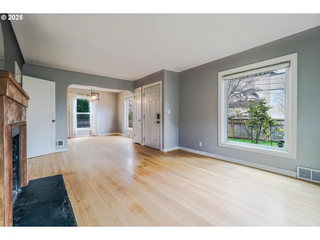 $484,900 | 8046 Southwest Capitol Hill Road, Portland, OR 97219