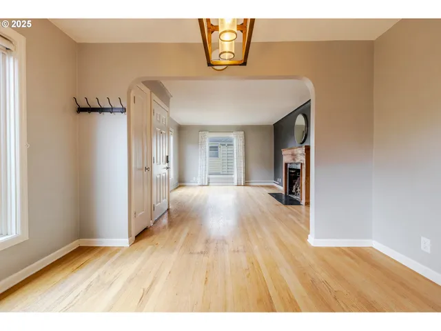 $484,900 | 8046 Southwest Capitol Hill Road, Portland, OR 97219