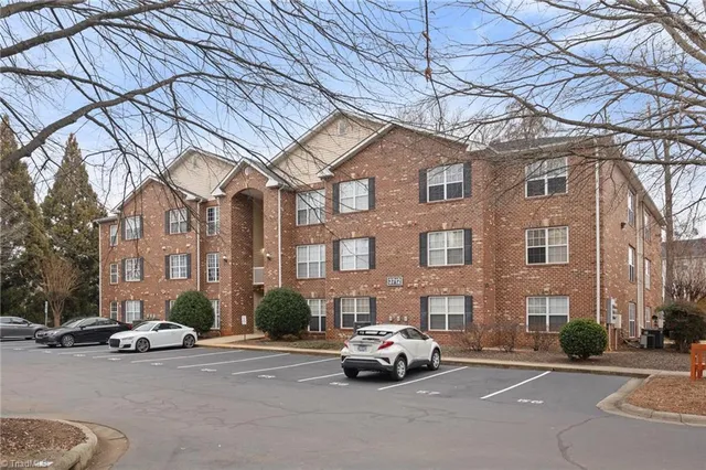 $1,650 | 3712 Cotswold Avenue, Unit Y, Greensboro, NC 27410
