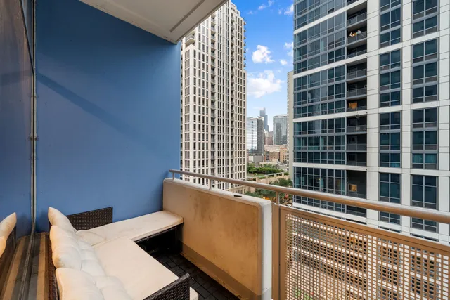 $415,000 | 1305 South Michigan Avenue, Unit 907, Chicago, IL 60605