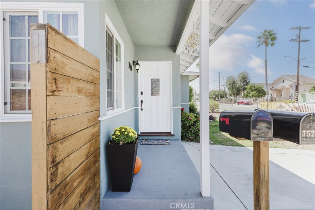 7522 Security Avenue Burbank, CA 91504 - Photo 2 of 37