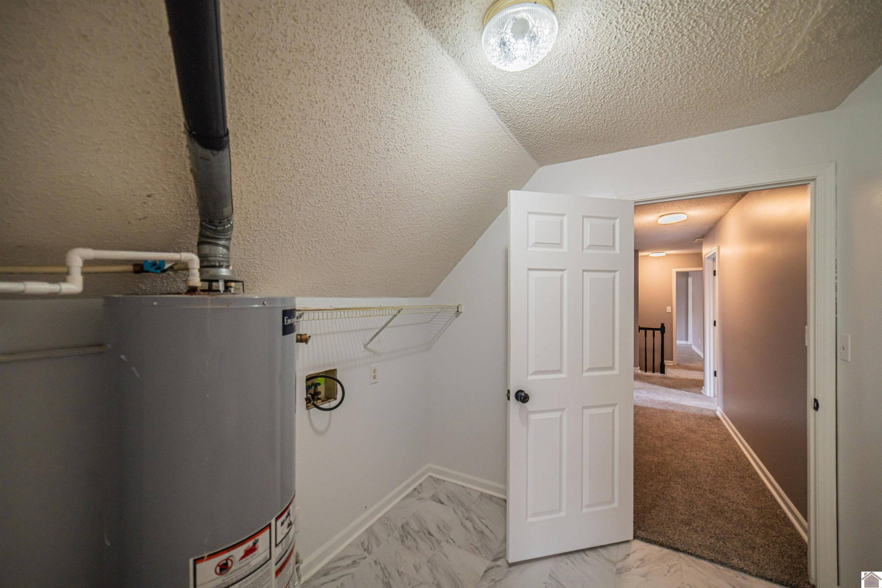 4010 Clinton Road Paducah, KY 42001 - Photo 29 of 37 Laundry room