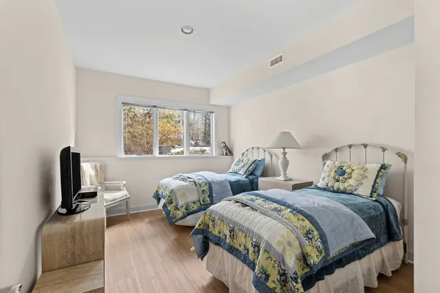 $50,000 | 15 Eastwood Court, Amagansett, NY 11930