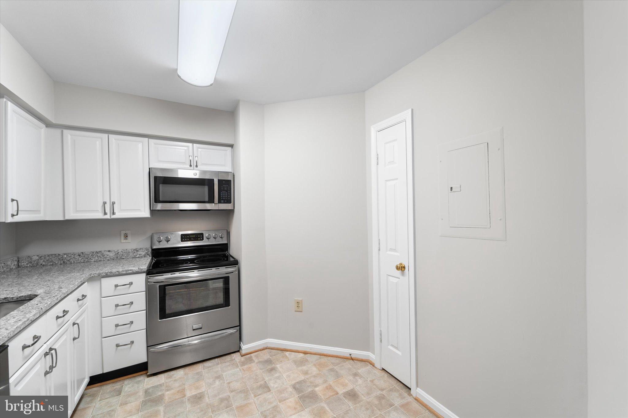 545 East Braddock Road, Unit 602 Alexandria, VA 22314 - Photo 12 of 41 STAINLESS RANGE AND MICROWAVE
