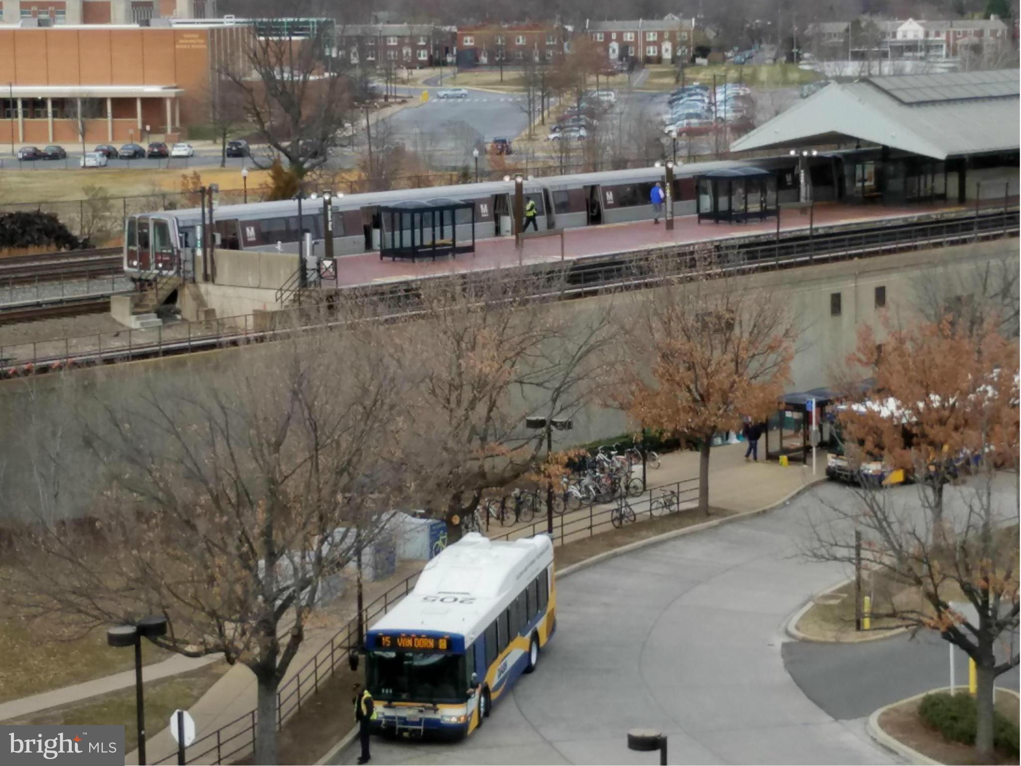 545 East Braddock Road, Unit 602 Alexandria, VA 22314 - Photo 19 of 41 BRADDOCK ROAD METRO