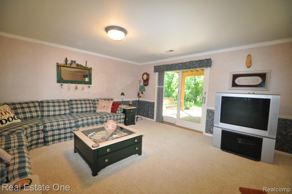 923 Ravine Terrace Drive Rochester, MI 48307 - Photo 18 of 30 17.jpg