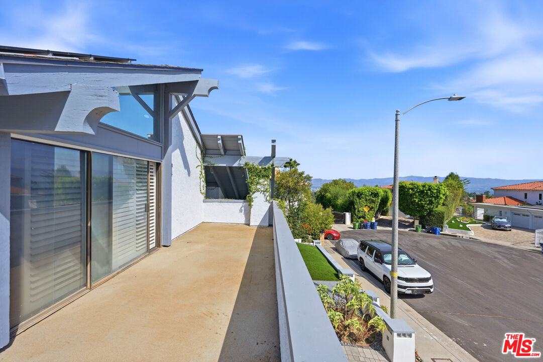 4355 Chaumont Road Los Angeles, CA 91364 - Photo 43 of 51 Gallery Image 43