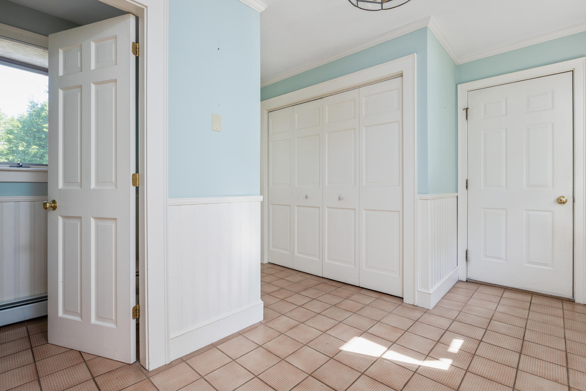121 Pilgrim Road South Portland, ME 04106 - Photo 3 of 29 mudroom2
