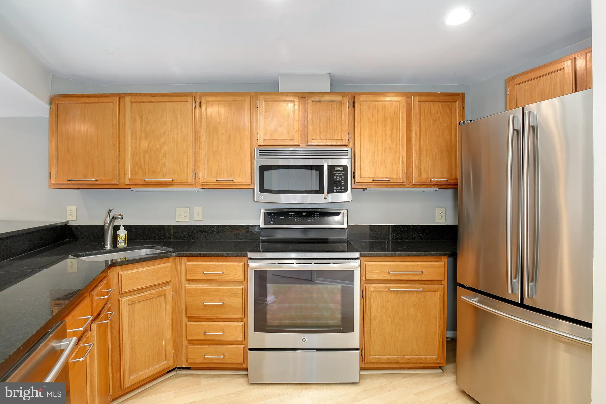 11928 Redtree Way Reston, VA 20194 - Photo 11 of 29 Kitchen