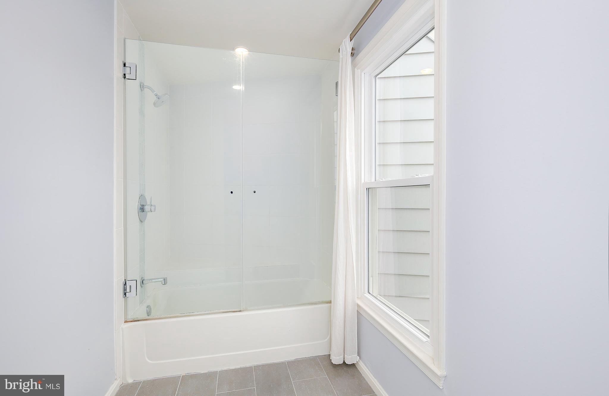11928 Redtree Way Reston, VA 20194 - Photo 19 of 29 Bath (Master)