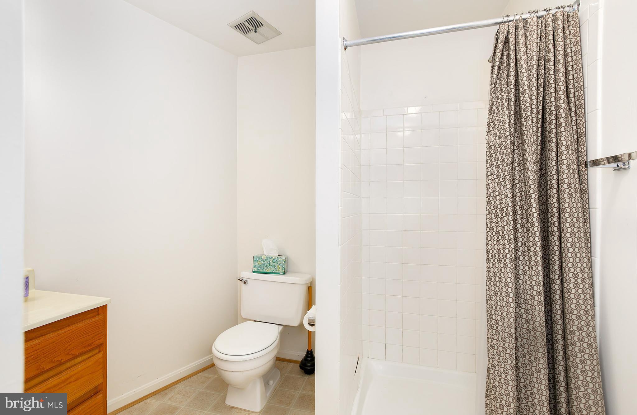 11928 Redtree Way Reston, VA 20194 - Photo 25 of 29 Bath (Master)