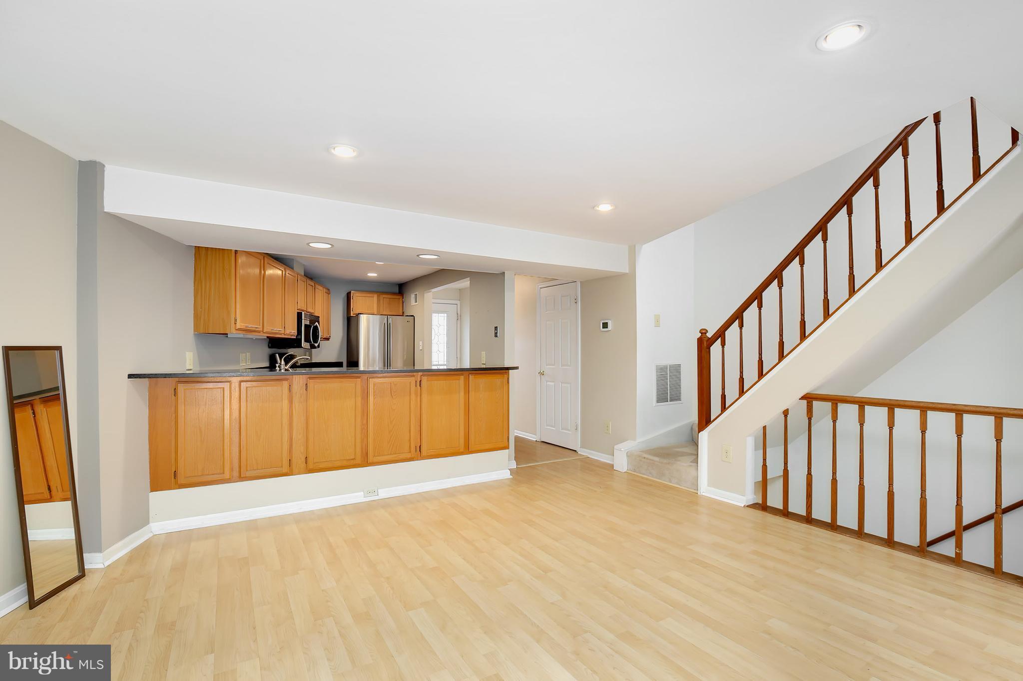 11928 Redtree Way Reston, VA 20194 - Photo 4 of 29 Living Room