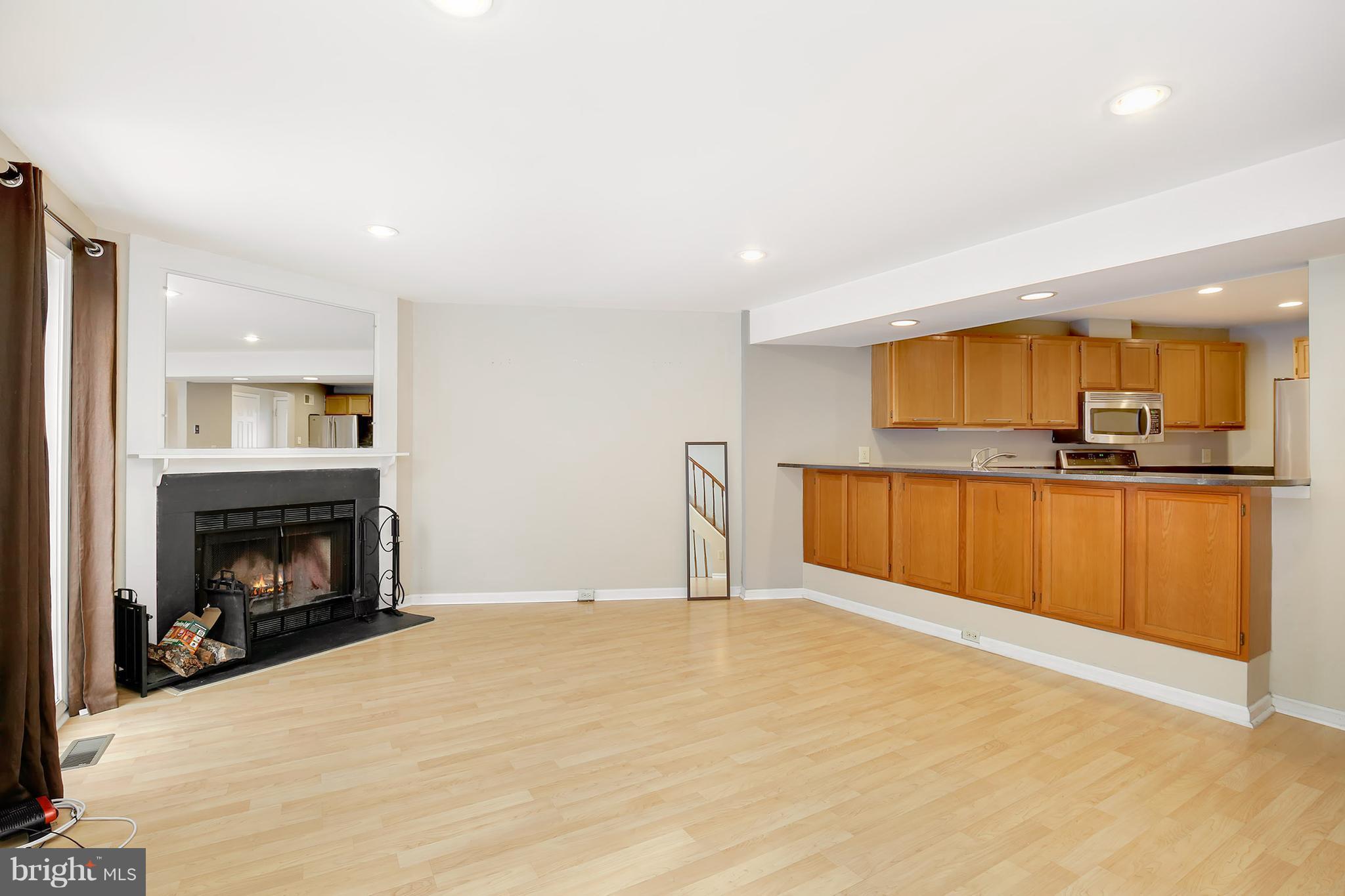 11928 Redtree Way Reston, VA 20194 - Photo 5 of 29 Living Room