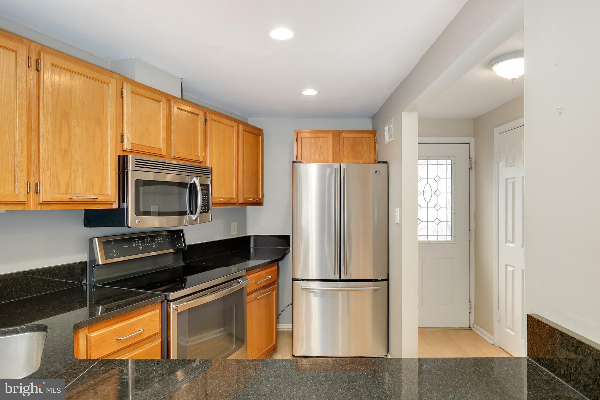 11928 Redtree Way Reston, VA 20194 - Photo 7 of 29 Kitchen