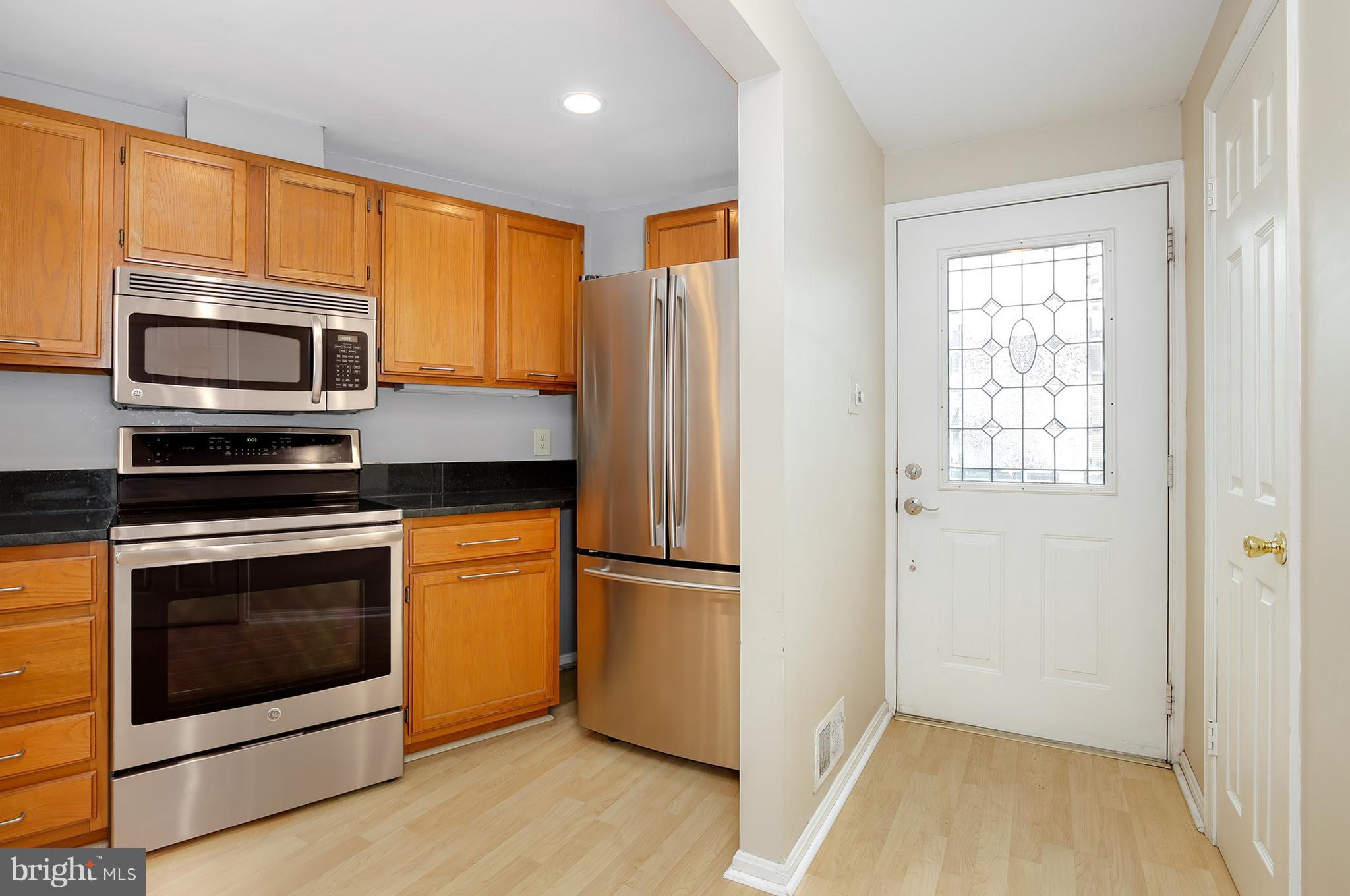 11928 Redtree Way Reston, VA 20194 - Photo 8 of 29 Kitchen