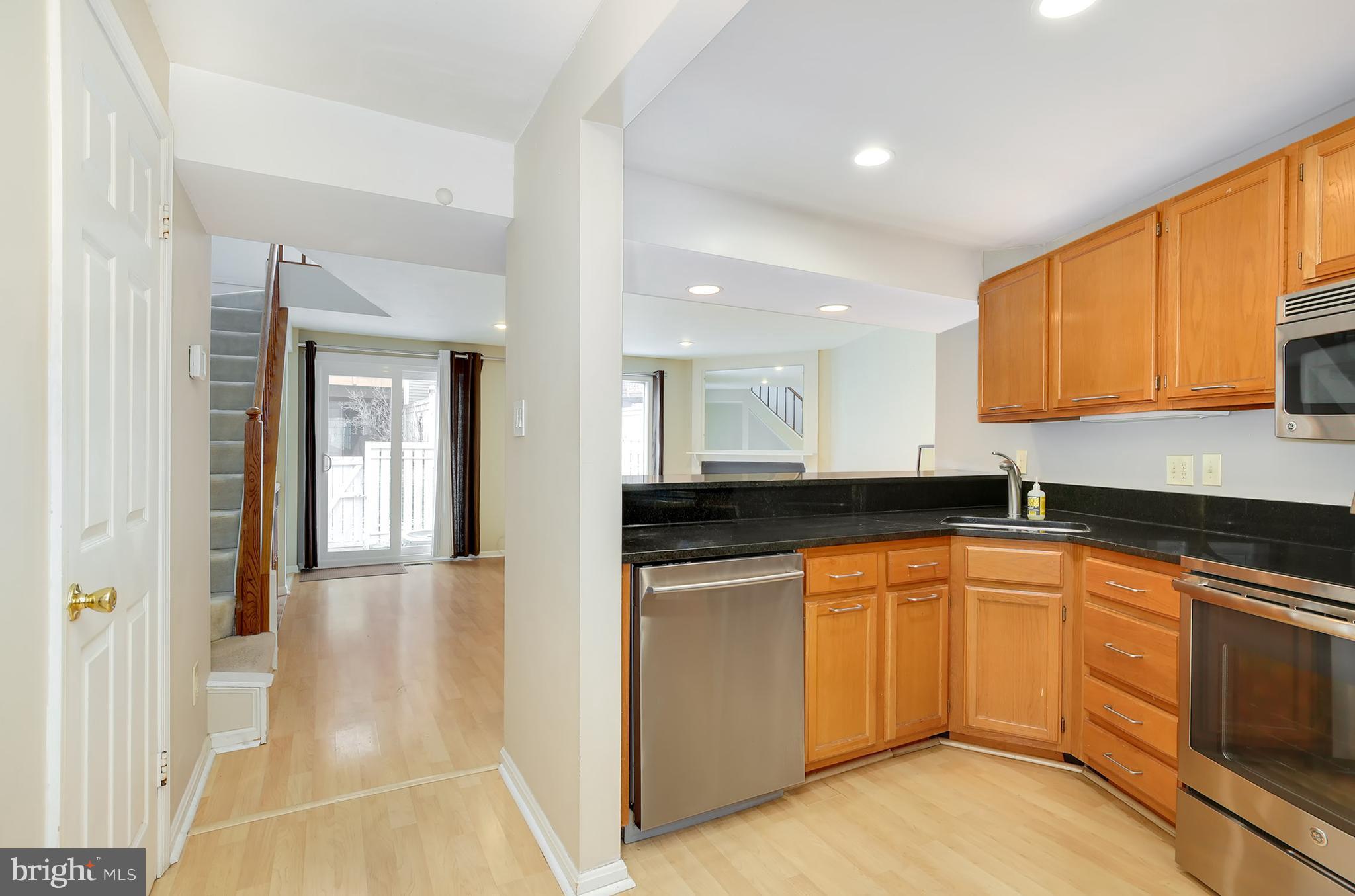 11928 Redtree Way Reston, VA 20194 - Photo 10 of 29 Kitchen