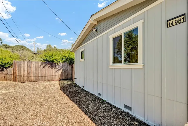 a view of a backyard with pathway