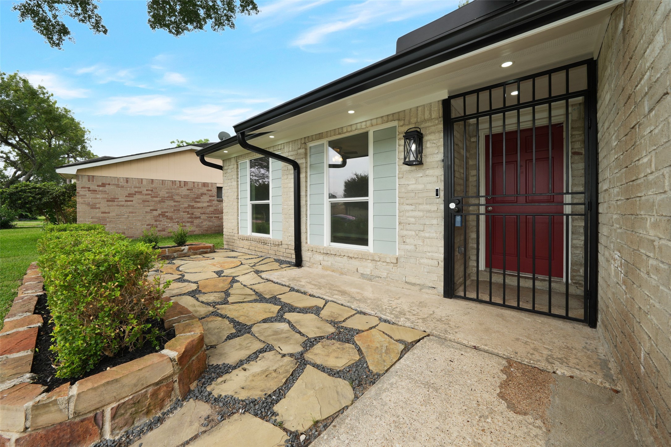 9607 Rumbling Wood Lane Houston, TX 77086 - Photo 3 of 27