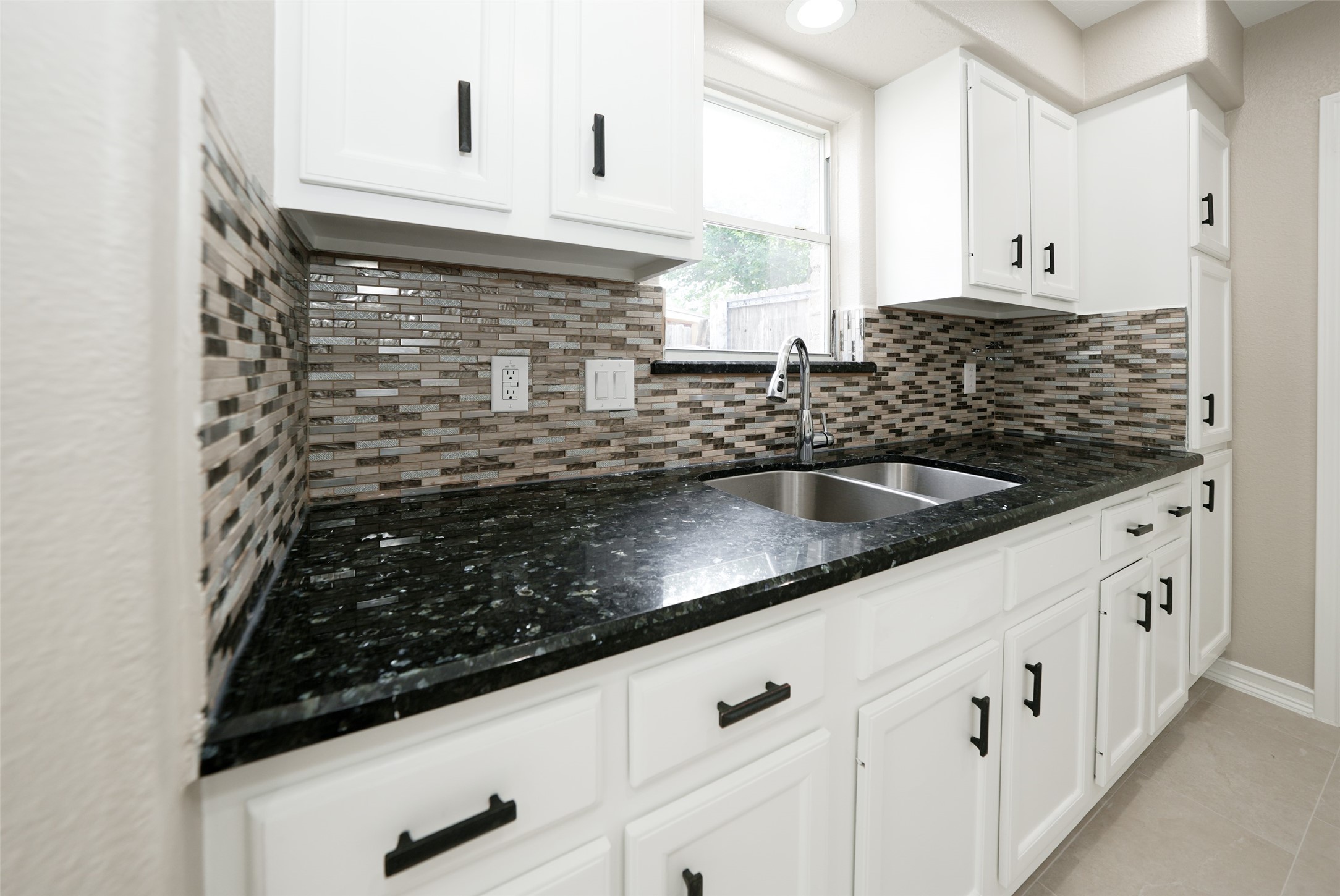 9607 Rumbling Wood Lane Houston, TX 77086 - Photo 7 of 27