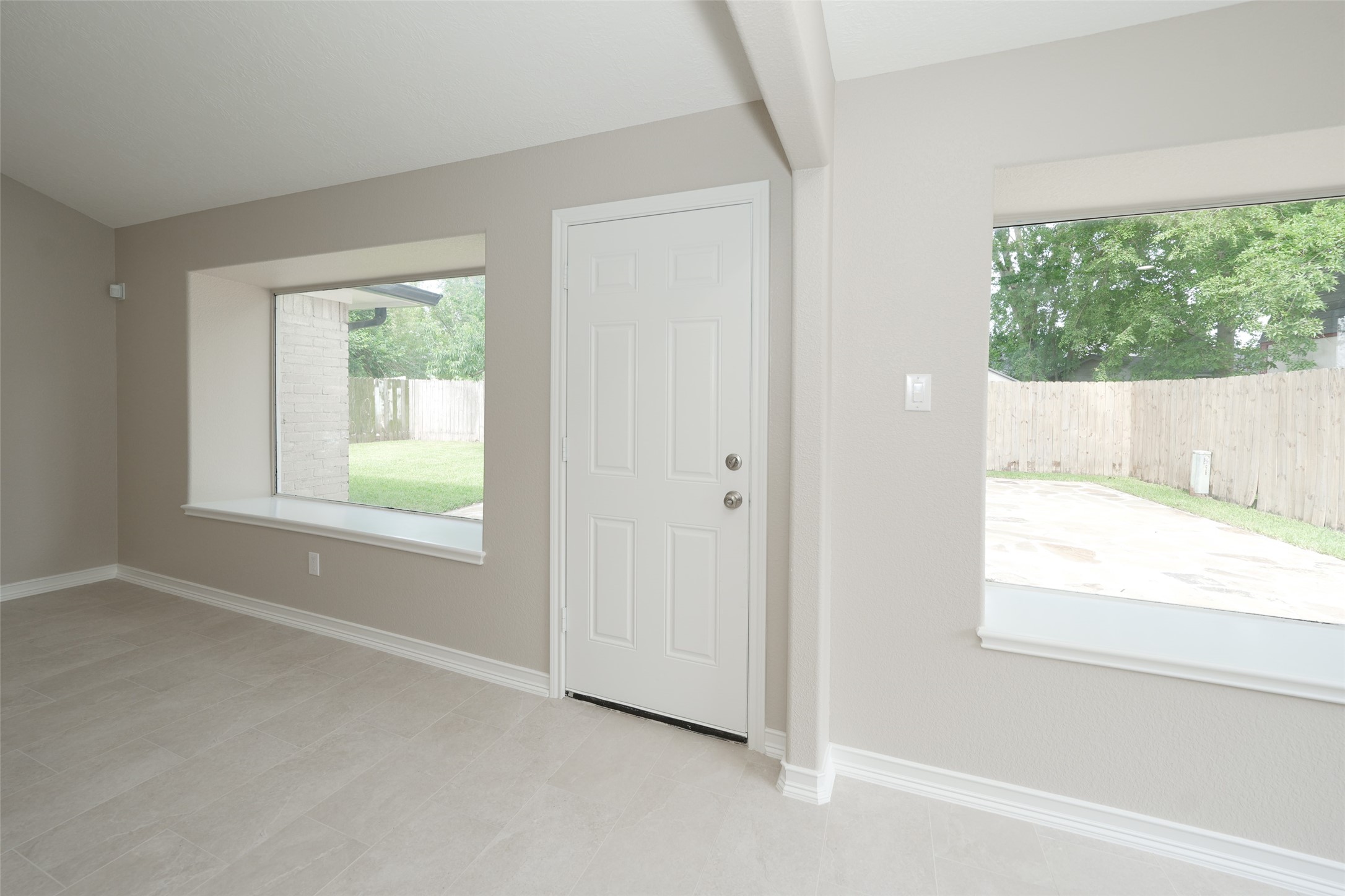 9607 Rumbling Wood Lane Houston, TX 77086 - Photo 9 of 27