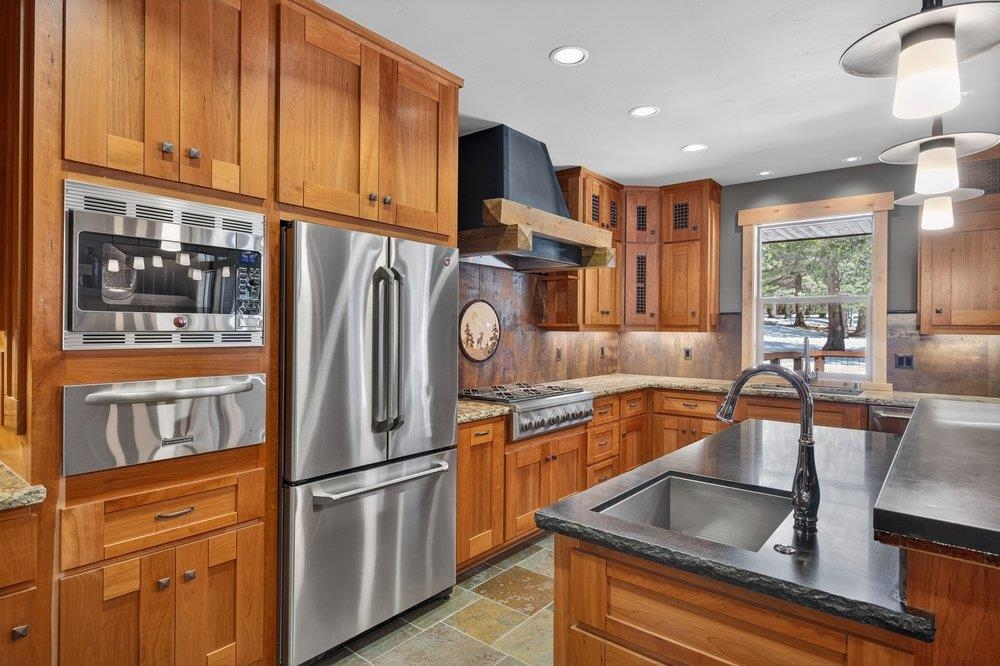 15043 Wolfgang Road Truckee, CA 96161 - Photo 9 of 28