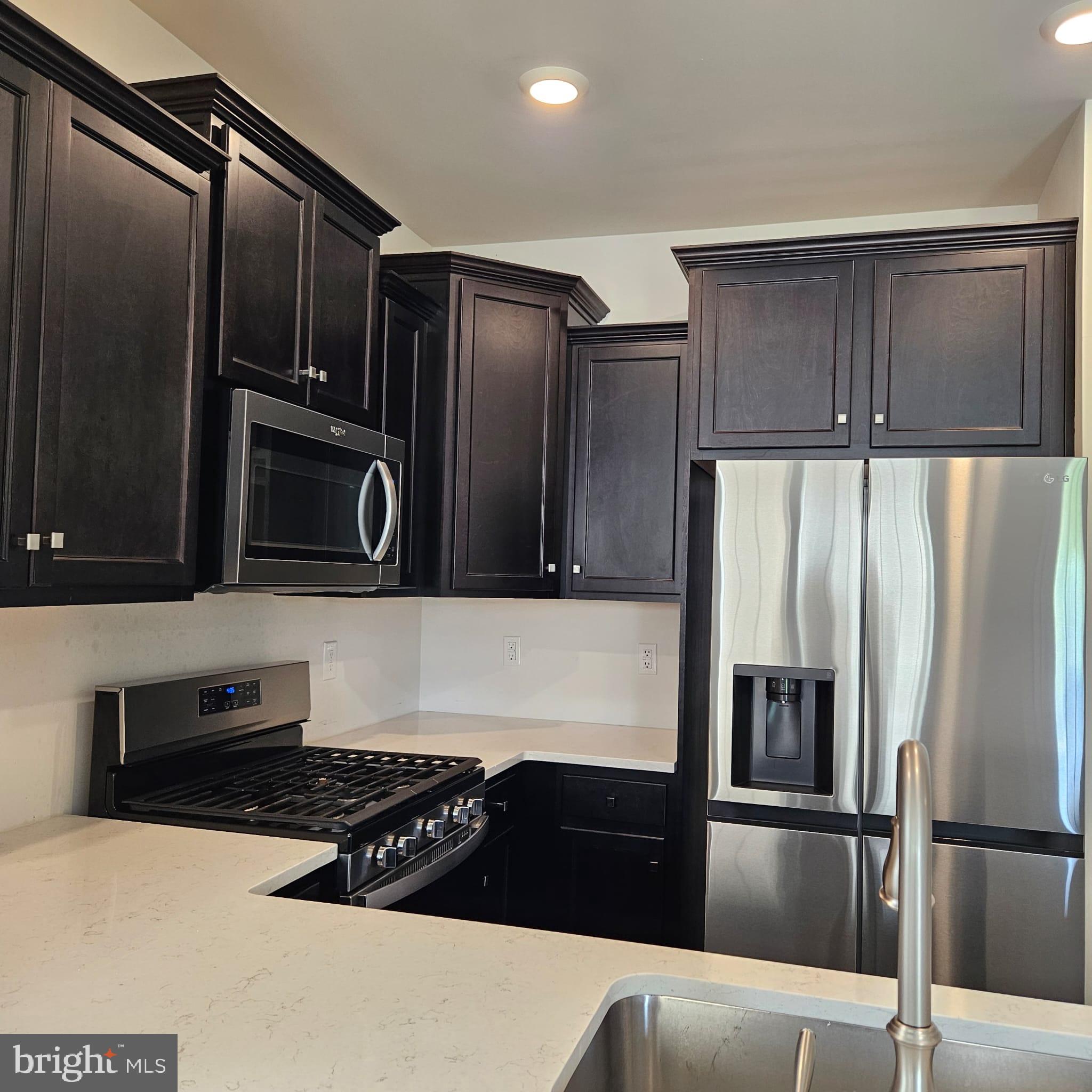 38 Peregrine Way Burlington, NJ 08016 - Photo 7 of 34 a kitchen with granite countertop stainless steel appliances and refrigerator