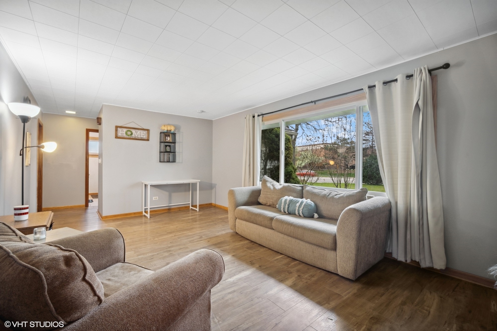 933 North Midlothian Road Mundelein, IL 60060 - Photo 3 of 16 a living room with furniture and a large window