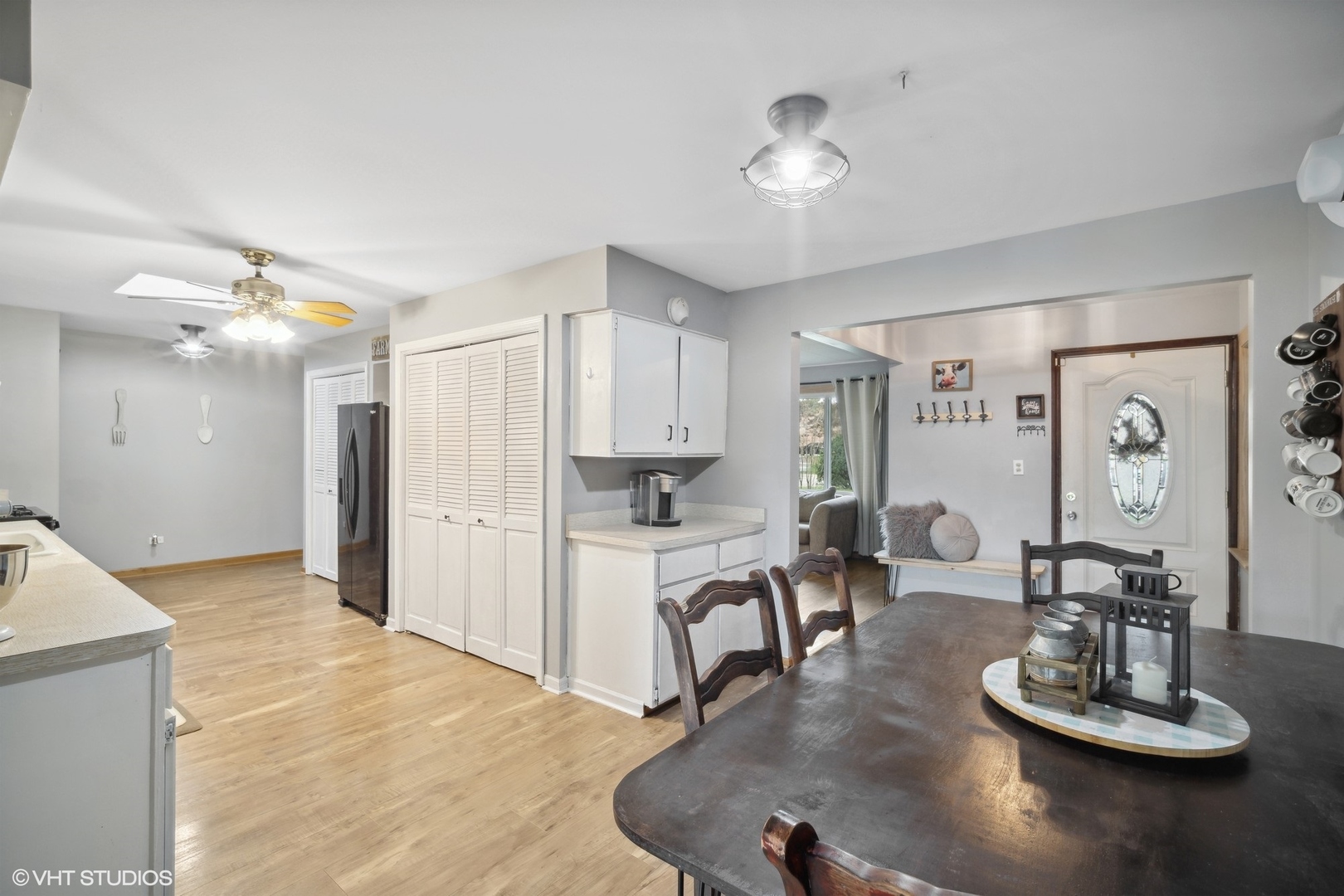 933 North Midlothian Road Mundelein, IL 60060 - Photo 6 of 16 a kitchen with kitchen island granite countertop a table and chairs in it