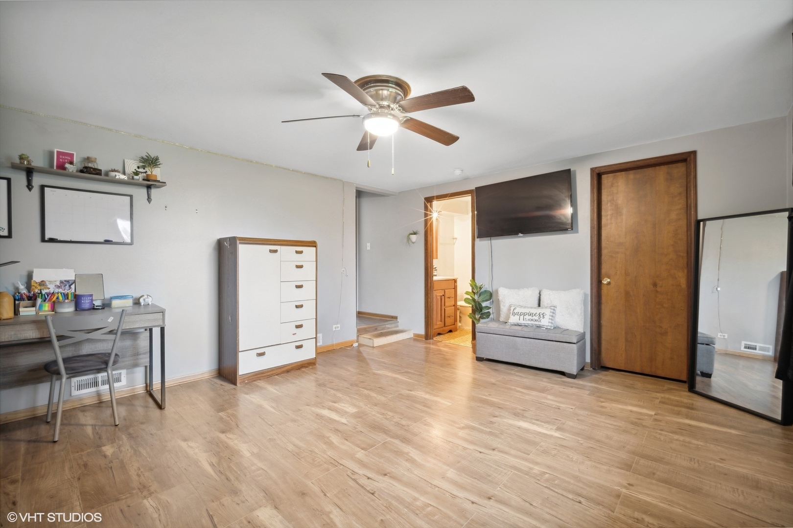 933 North Midlothian Road Mundelein, IL 60060 - Photo 9 of 16 a view of a livingroom with furniture and ceiling fan
