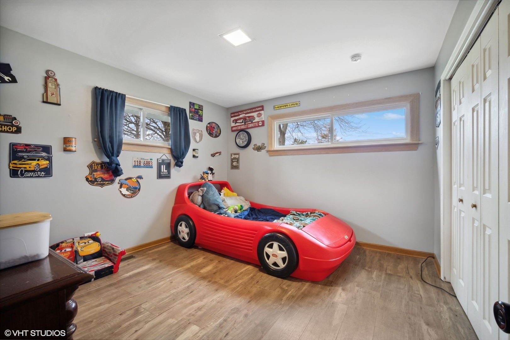 933 North Midlothian Road Mundelein, IL 60060 - Photo 10 of 16 a bedroom with toys and a wooden floor
