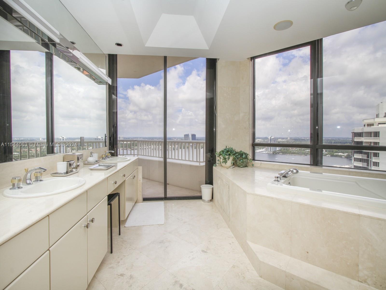 2000 Island Boulevard, Unit PH7 Aventura, FL 33160 - Photo 24 of 44