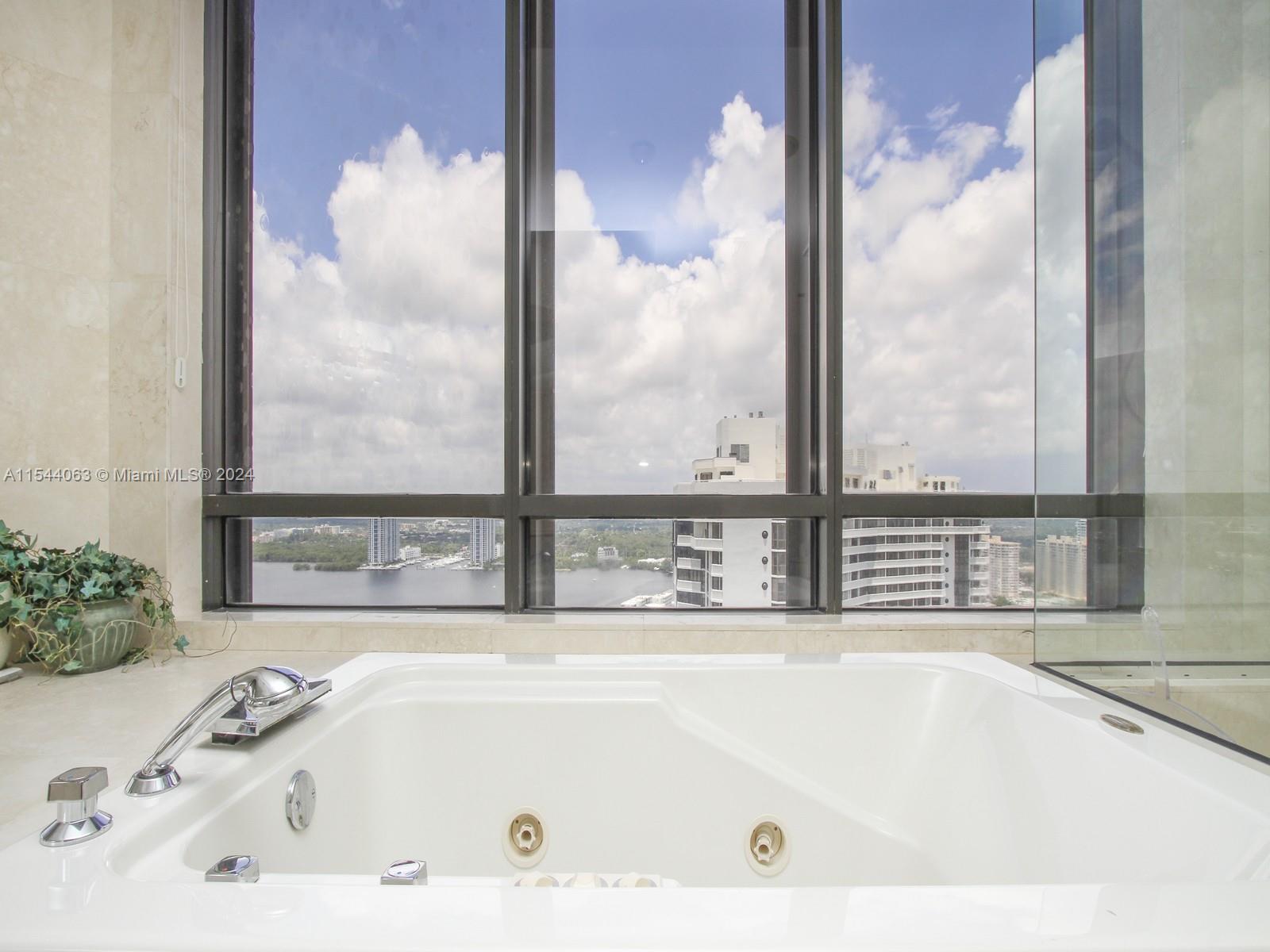 2000 Island Boulevard, Unit PH7 Aventura, FL 33160 - Photo 35 of 44