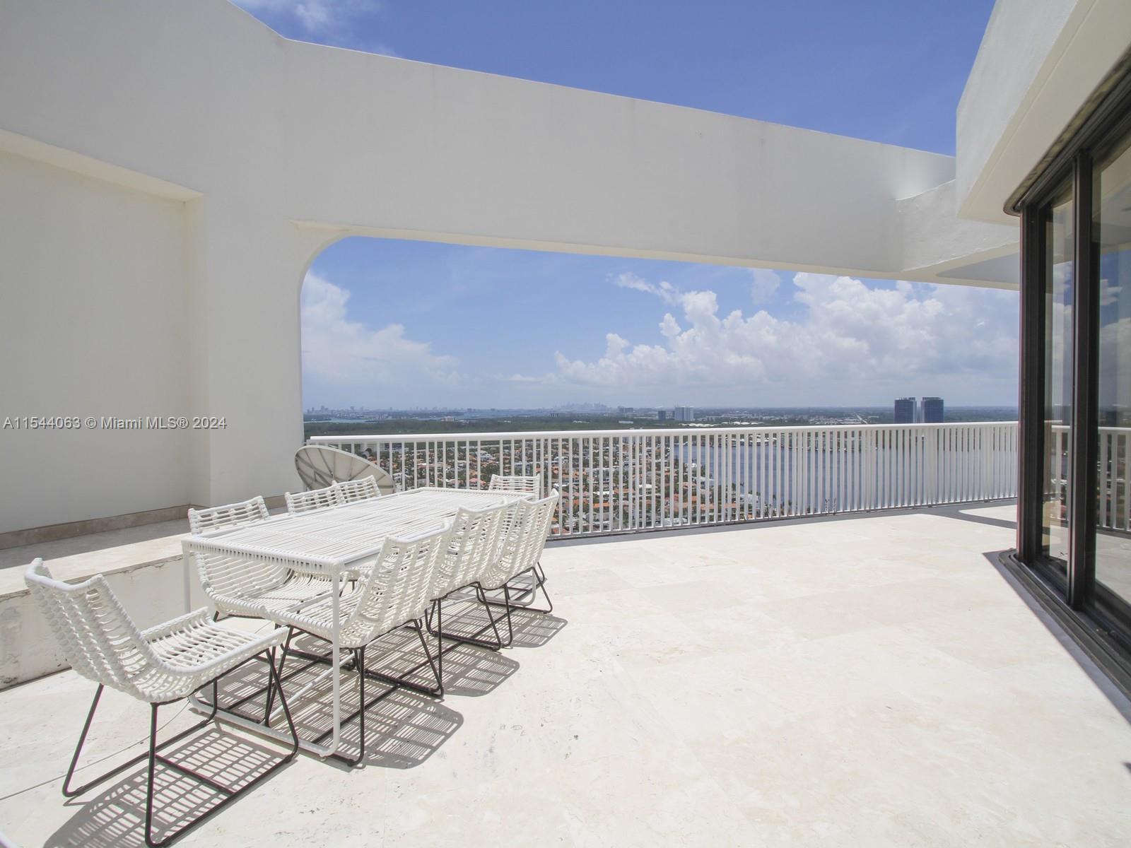 2000 Island Boulevard, Unit PH7 Aventura, FL 33160 - Photo 36 of 44